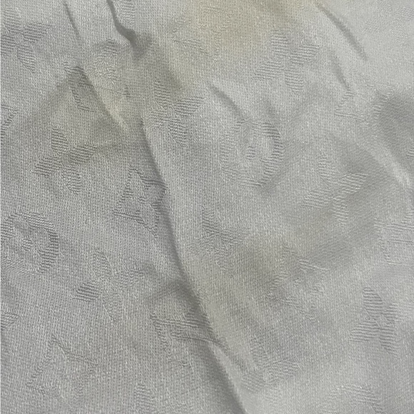 Louis Vuitton scarf - Picture 9 of 9